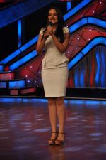 Sonakshi Sinha promotes Joker on the sets of ZEE Lil Masters in Famous on 20th Aug 2012 (38).JPG